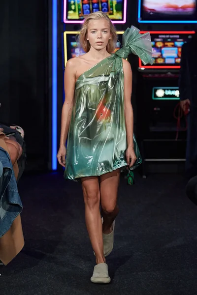 Look 11